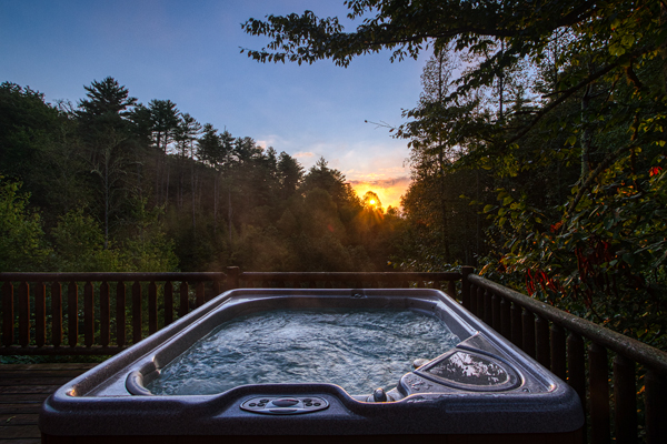 Acorn Bend Log Cabin is a large couples getaway cabin with game room