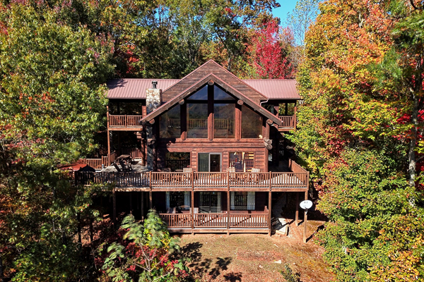 Antler Ridge lodgehas great smoky mountain view.