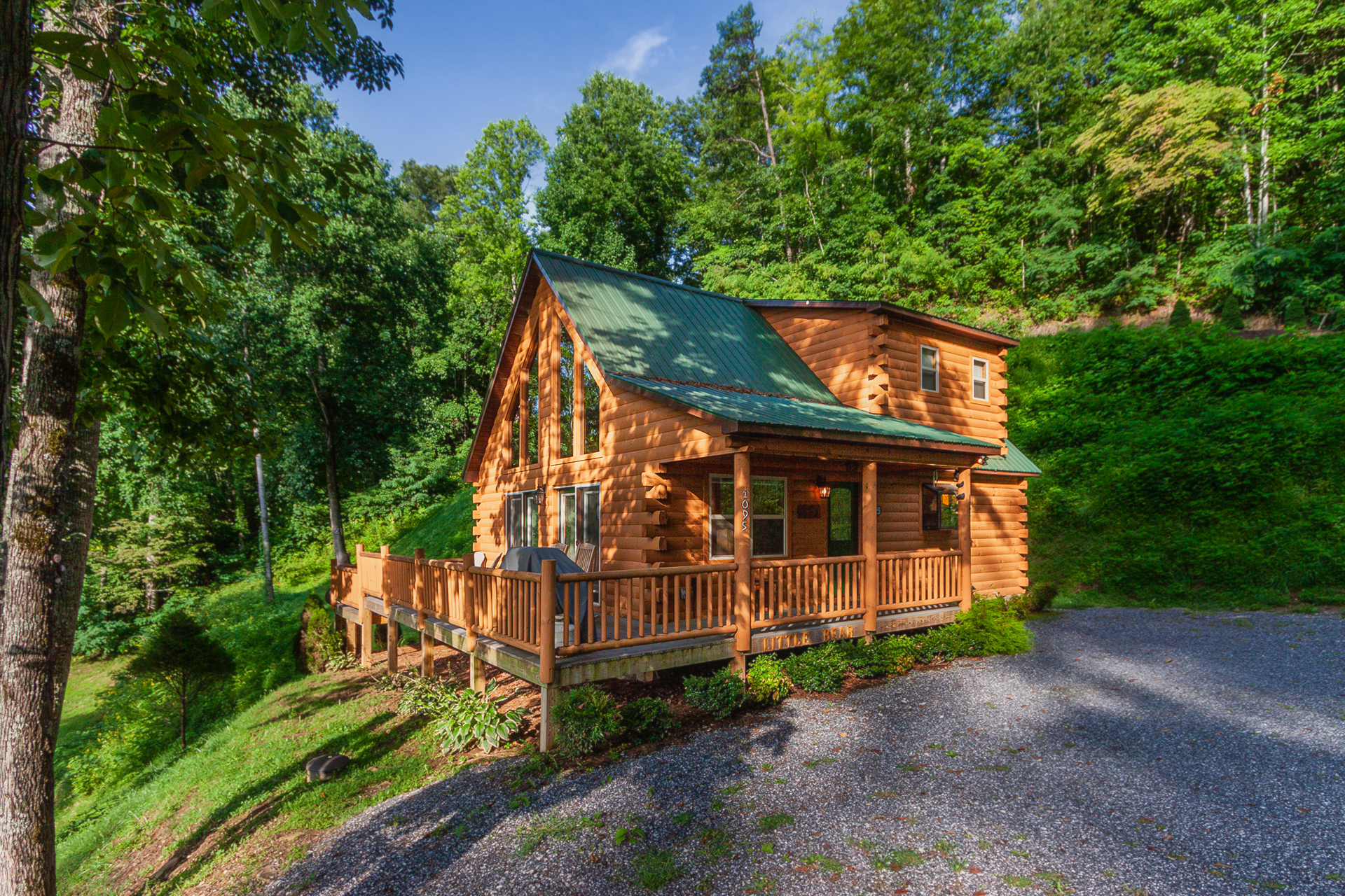 Lake View log cabin on Fontana lake